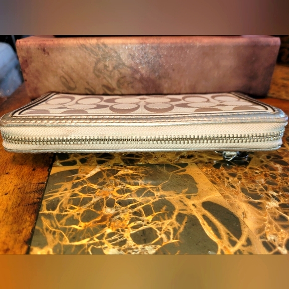 Coach long zippy wallet - Picture 4 of 10